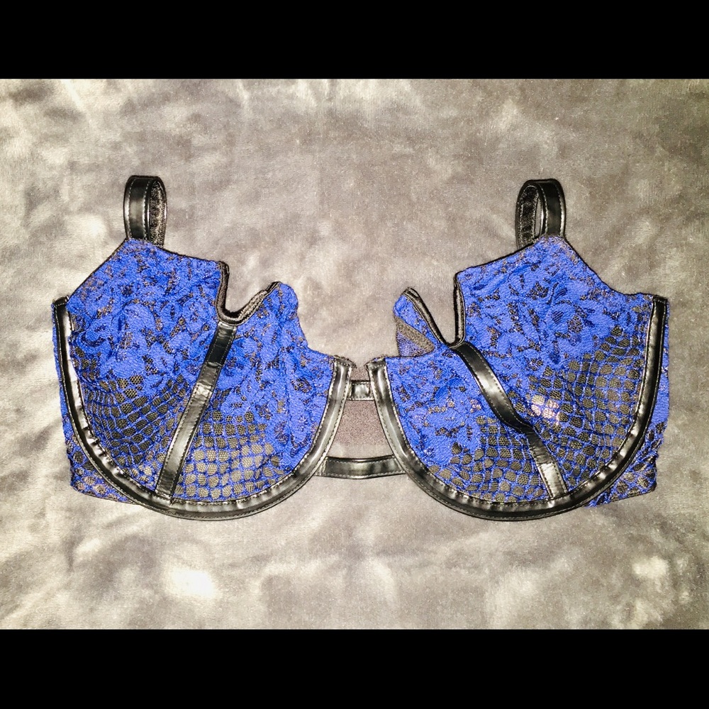 VS BRAS • NWOT